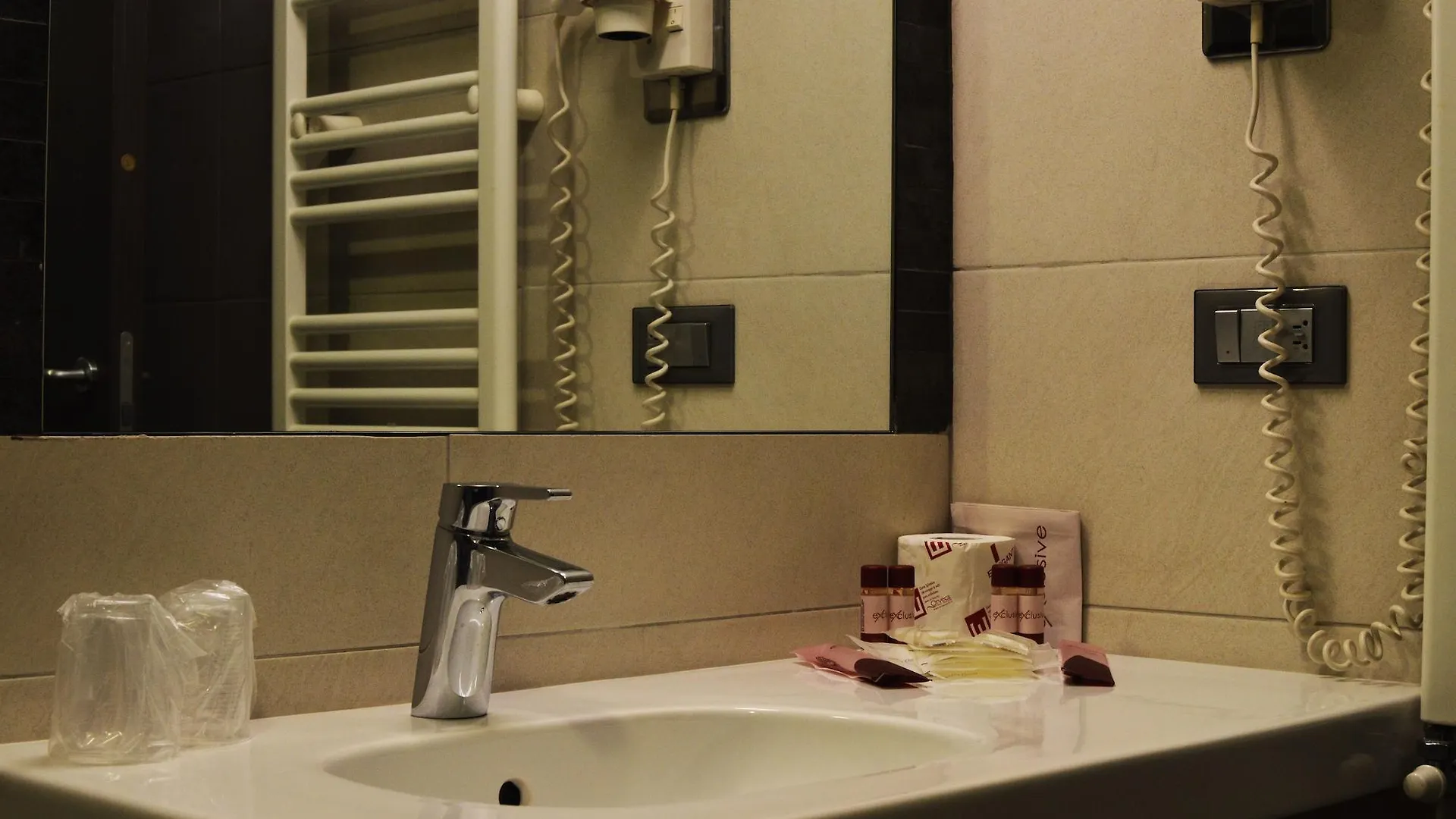 Hotel Artis Rom 4*,