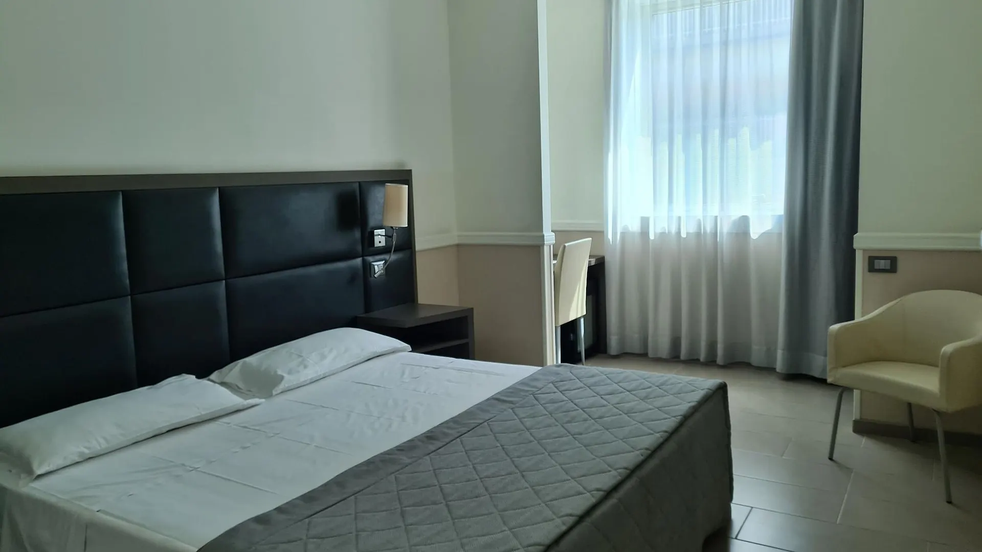 Hotel Artis Rome Italy