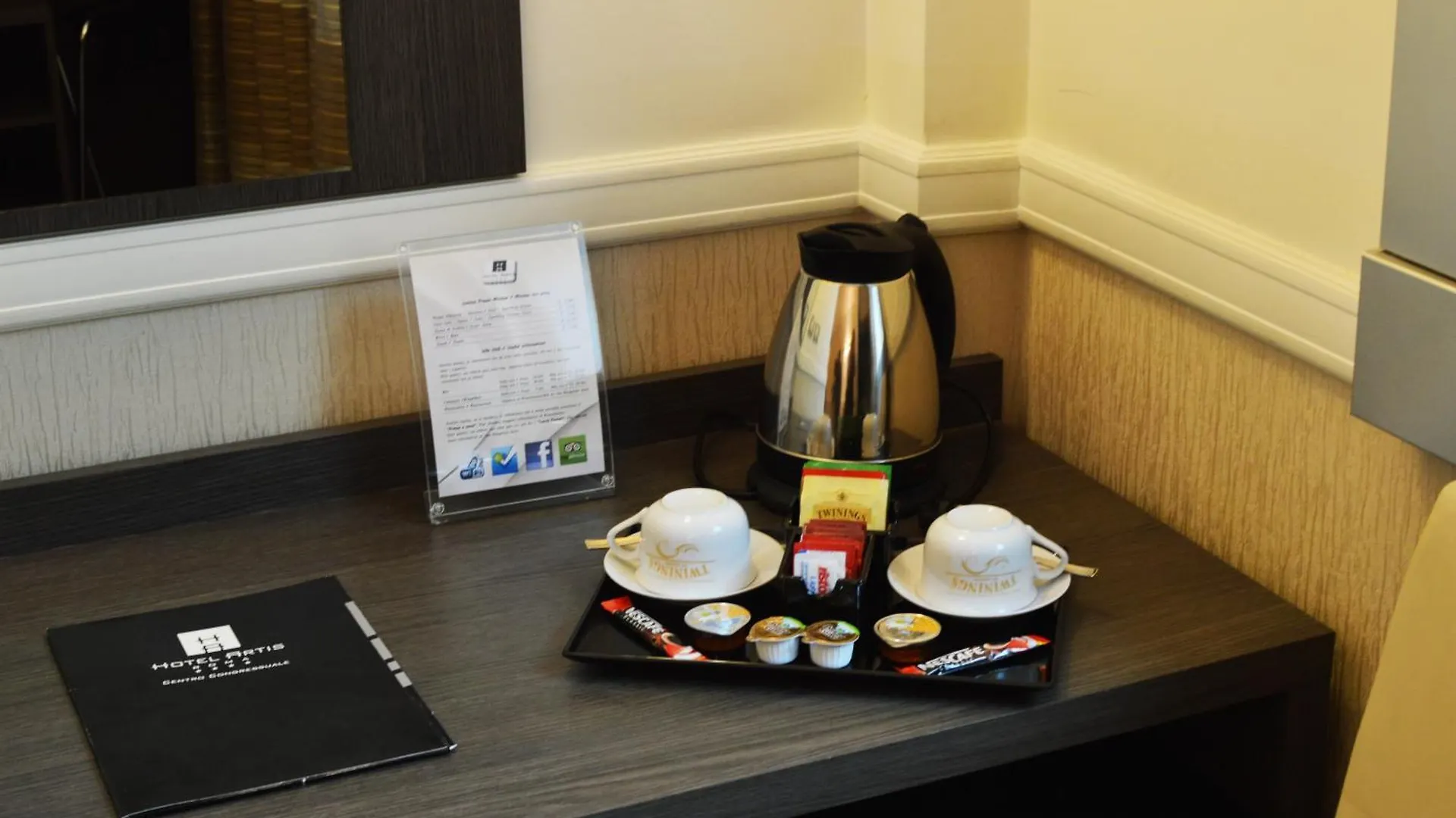 Hotel Artis Rom 4*,