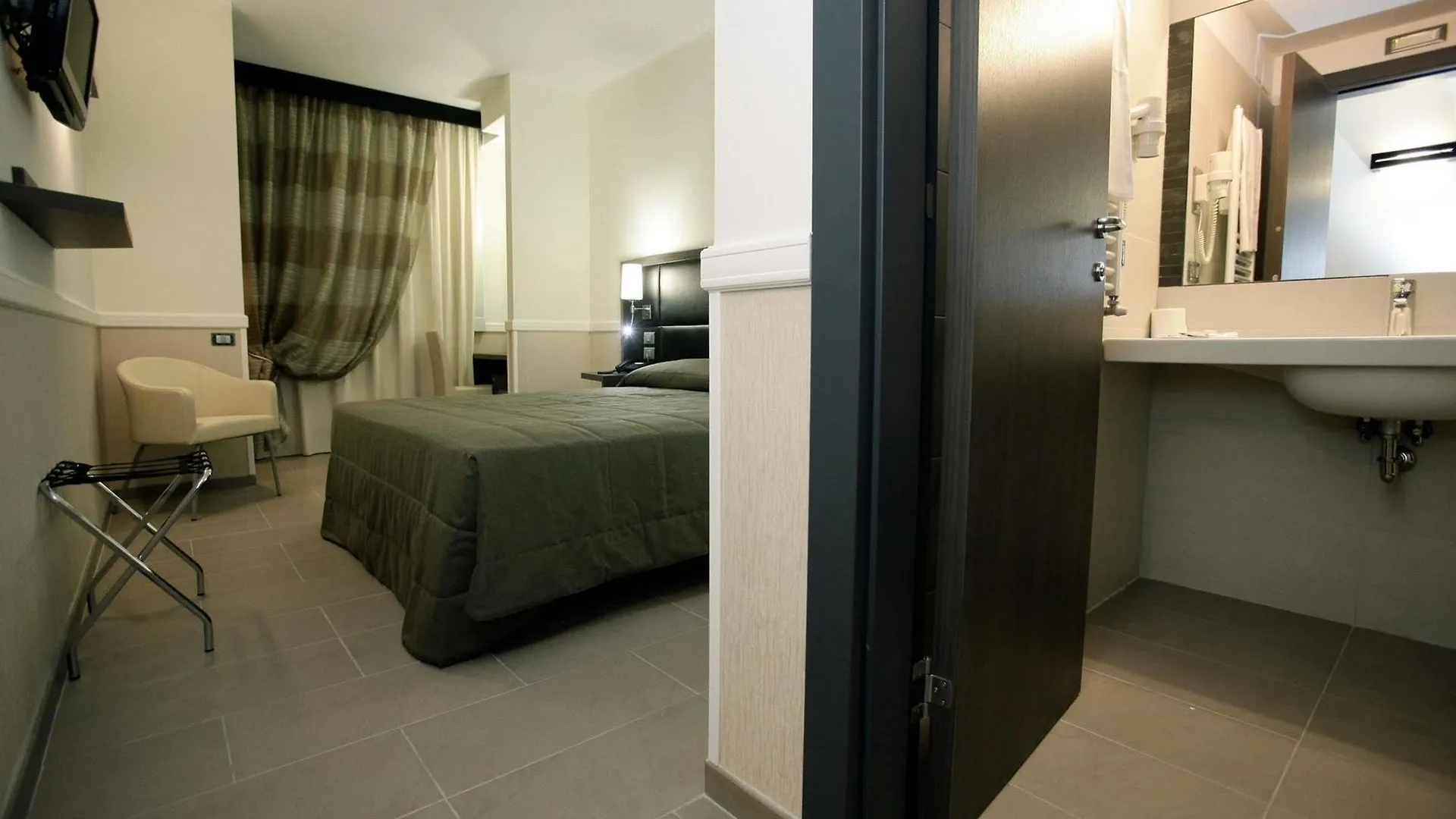 רומא Hotel Artis